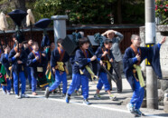 初めて鵜渡川原の祭りを見に行きました。
小学生も参加して、地域ぐるみの伝統ある祭りです。 鵜渡川原まつり 2011.4.18