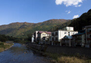 これも帰り道にちょっと寄り道。 小国川と瀬見温泉 2010 1023