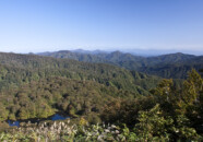 天気が良かったので、初めて鶴間池の方へまで足を延ばしてきました。
と言っても家から1時間ちょっとでこんな景色が楽しめるとは幸せな環境ですね。 鳥海山 鶴間池 20131014